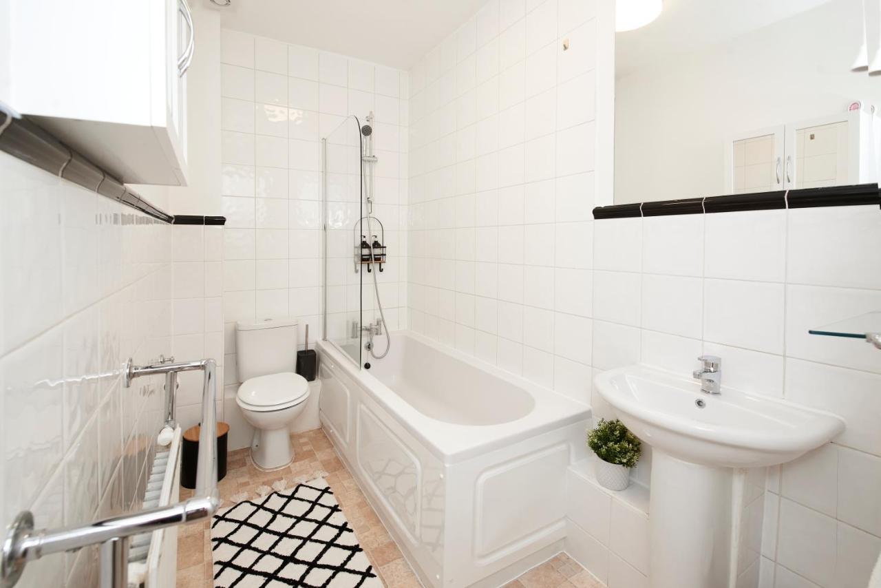 Excellent, Three Bedroom North London Apartment With Free Parking Luaran gambar