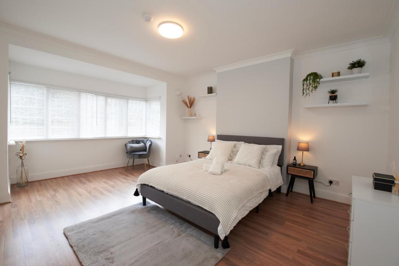 Excellent, Three Bedroom North London Apartment With Free Parking Luaran gambar