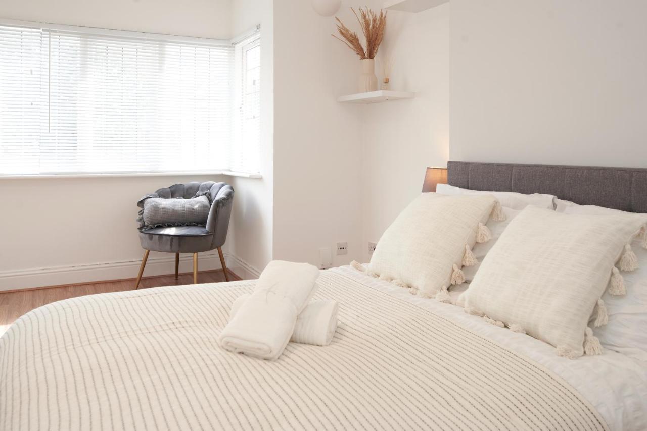 Excellent, Three Bedroom North London Apartment With Free Parking Luaran gambar